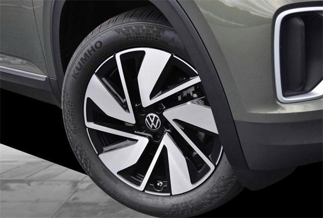 new 2025 Volkswagen Atlas car, priced at $42,995