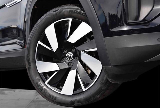 used 2025 Volkswagen Atlas Cross Sport car, priced at $38,450