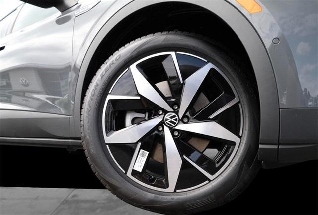 new 2025 Volkswagen ID.4 car, priced at $49,841