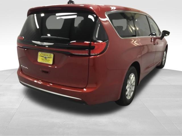 new 2025 Chrysler Pacifica car, priced at $40,221