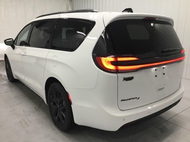 new 2024 Chrysler Pacifica car, priced at $42,581