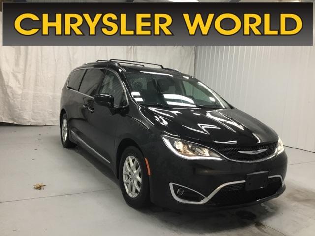 used 2020 Chrysler Pacifica car, priced at $15,495