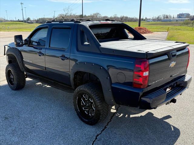 used 2007 Chevrolet Avalanche car, priced at $10,500