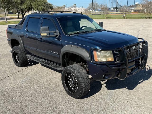 used 2007 Chevrolet Avalanche car, priced at $10,500