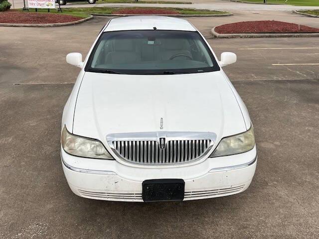 used 2011 Lincoln Town Car car, priced at $5,995
