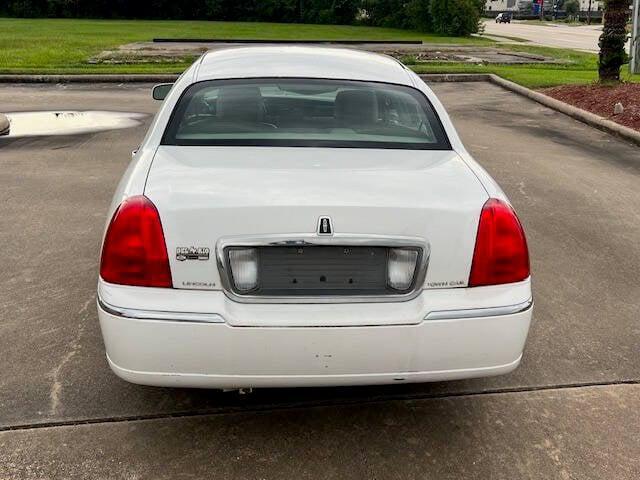 used 2011 Lincoln Town Car car, priced at $5,995