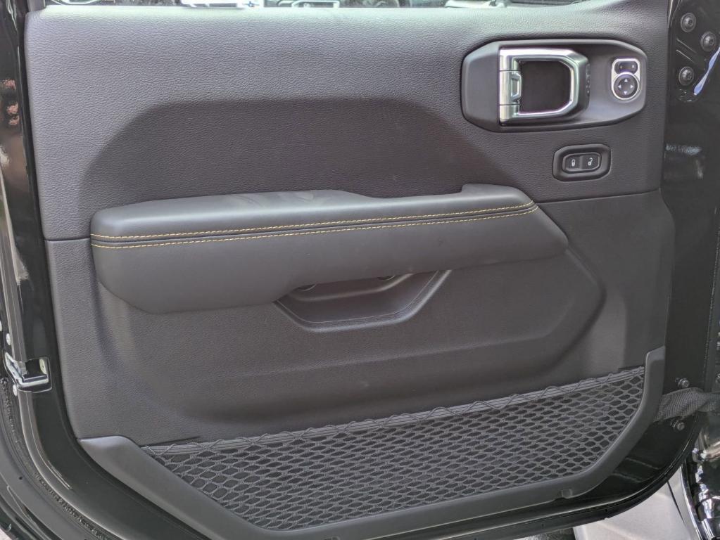 new 2025 Jeep Gladiator car, priced at $39,854