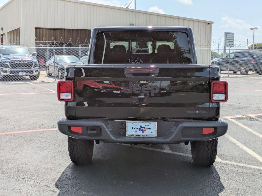 new 2025 Jeep Gladiator car, priced at $39,854