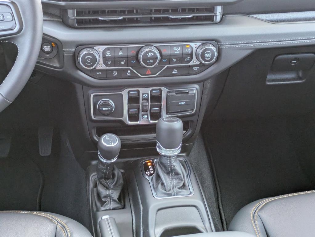new 2025 Jeep Gladiator car, priced at $39,854