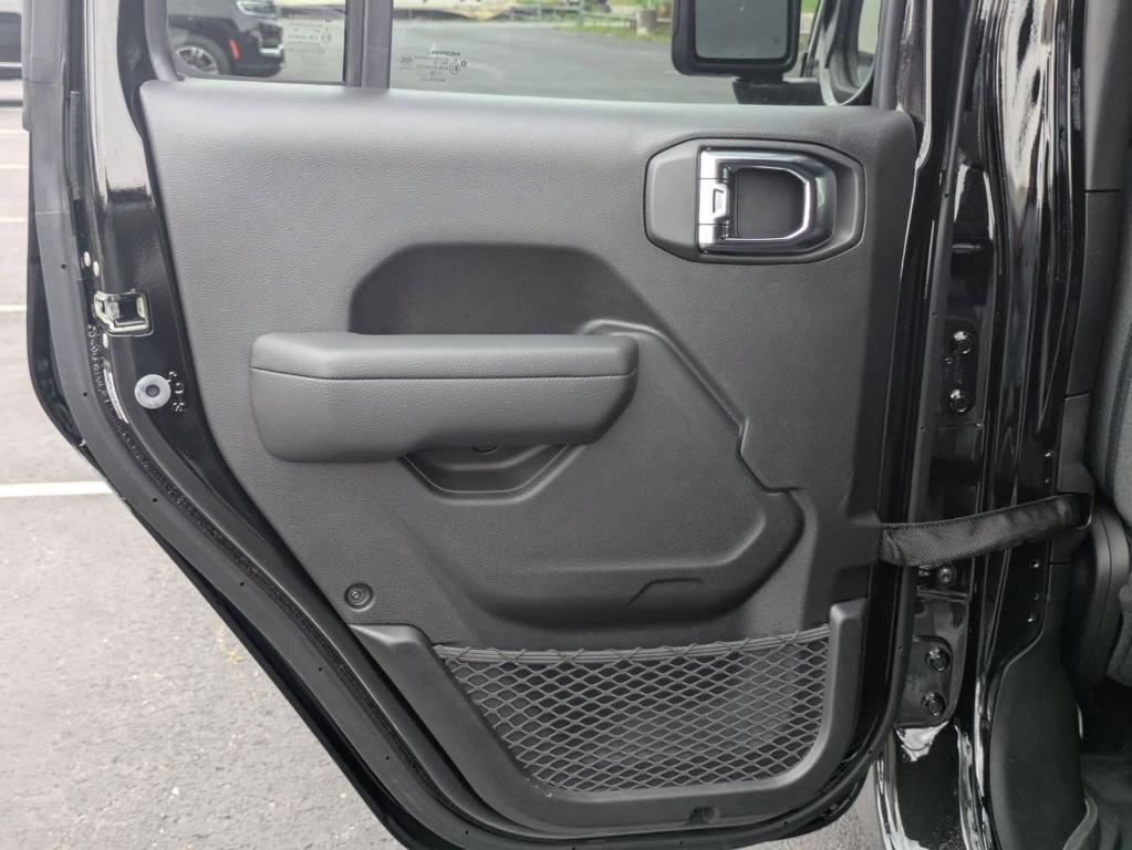 new 2025 Jeep Gladiator car, priced at $40,868