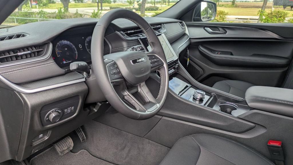 new 2025 Jeep Grand Cherokee L car, priced at $35,778