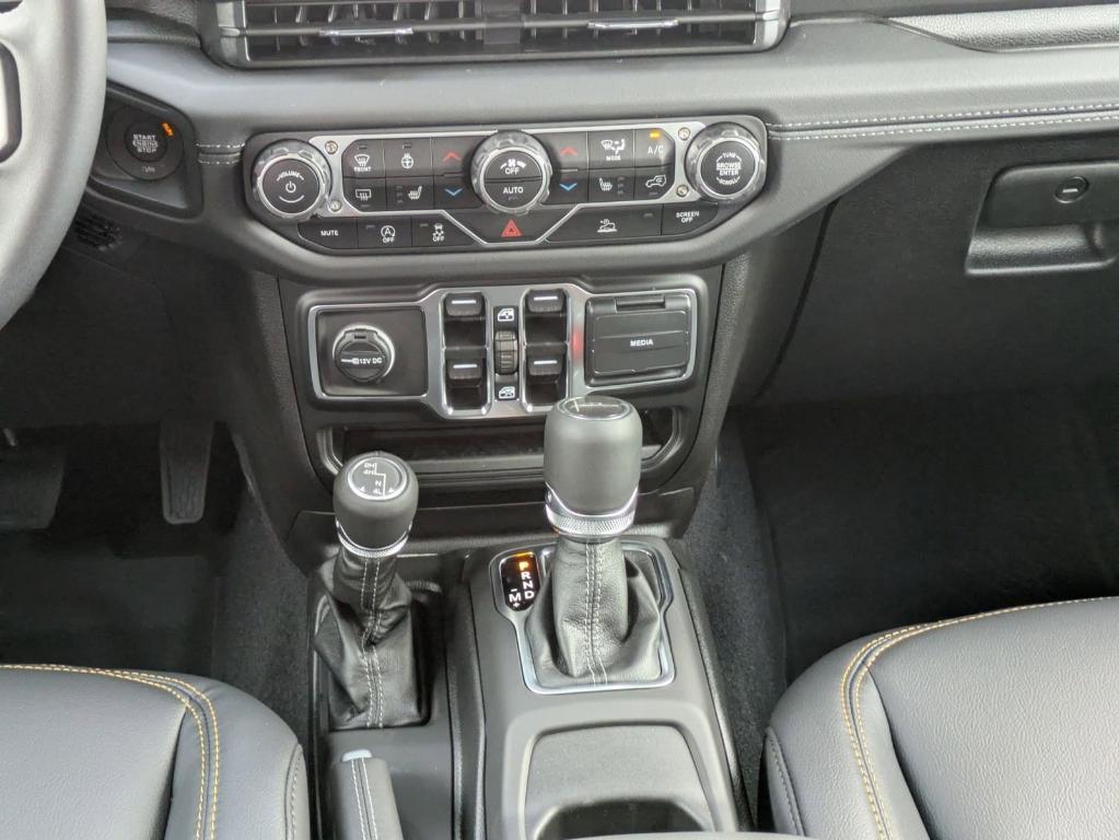 new 2025 Jeep Gladiator car, priced at $42,260