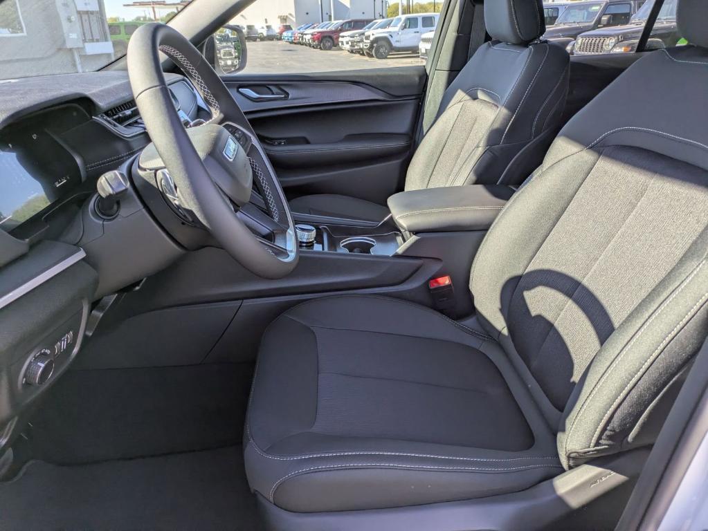 new 2025 Jeep Grand Cherokee car, priced at $34,030