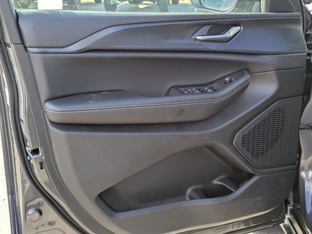 new 2025 Jeep Grand Cherokee car, priced at $34,625