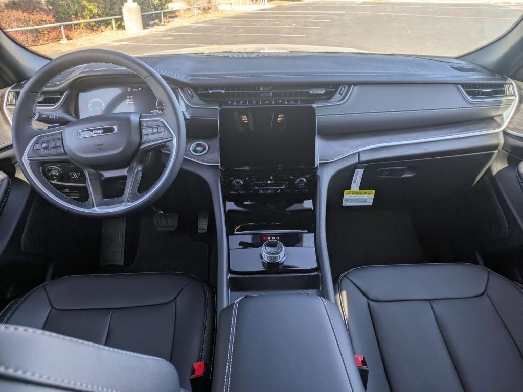 new 2025 Jeep Grand Cherokee car, priced at $41,580