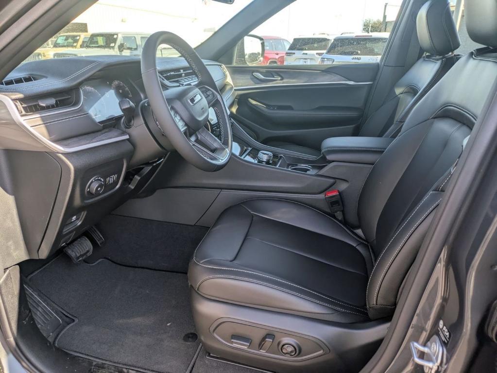 new 2025 Jeep Grand Cherokee car, priced at $41,580