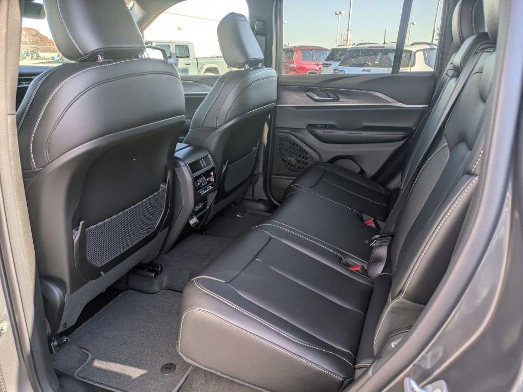 new 2025 Jeep Grand Cherokee car, priced at $41,580