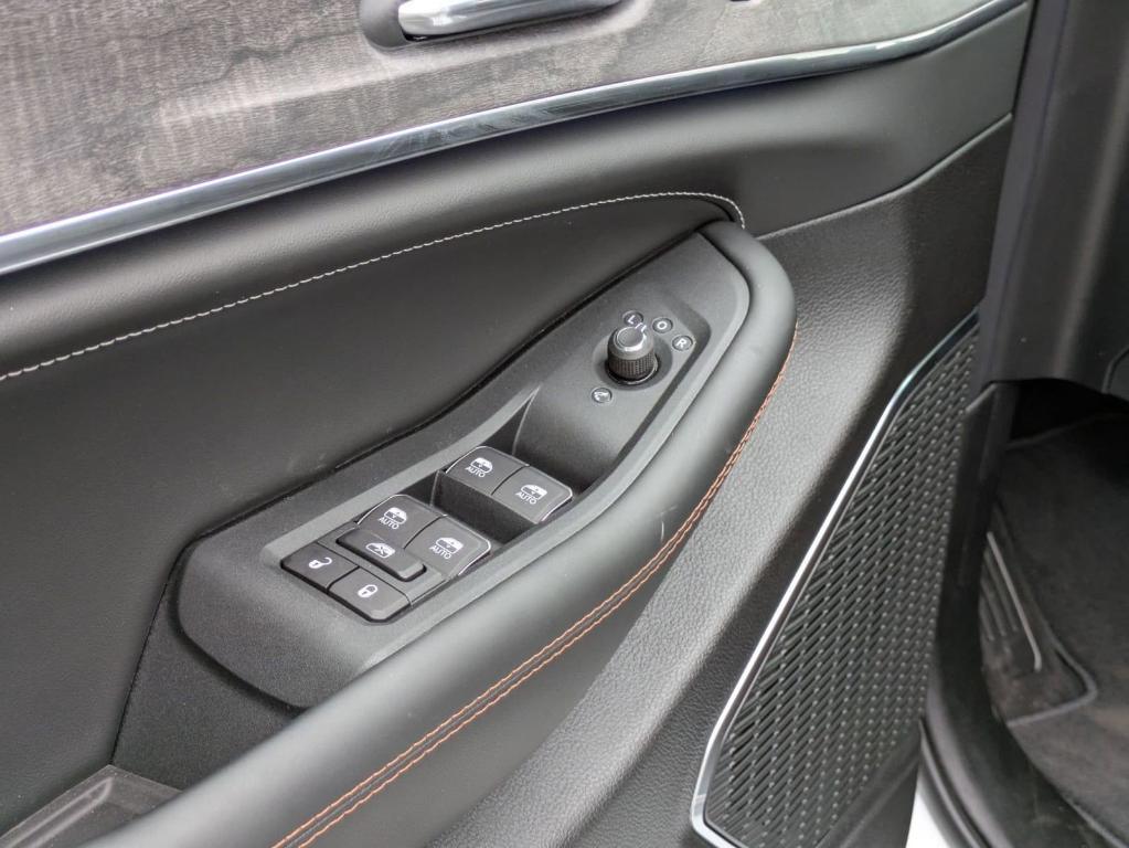 new 2025 Jeep Grand Cherokee L car, priced at $62,917