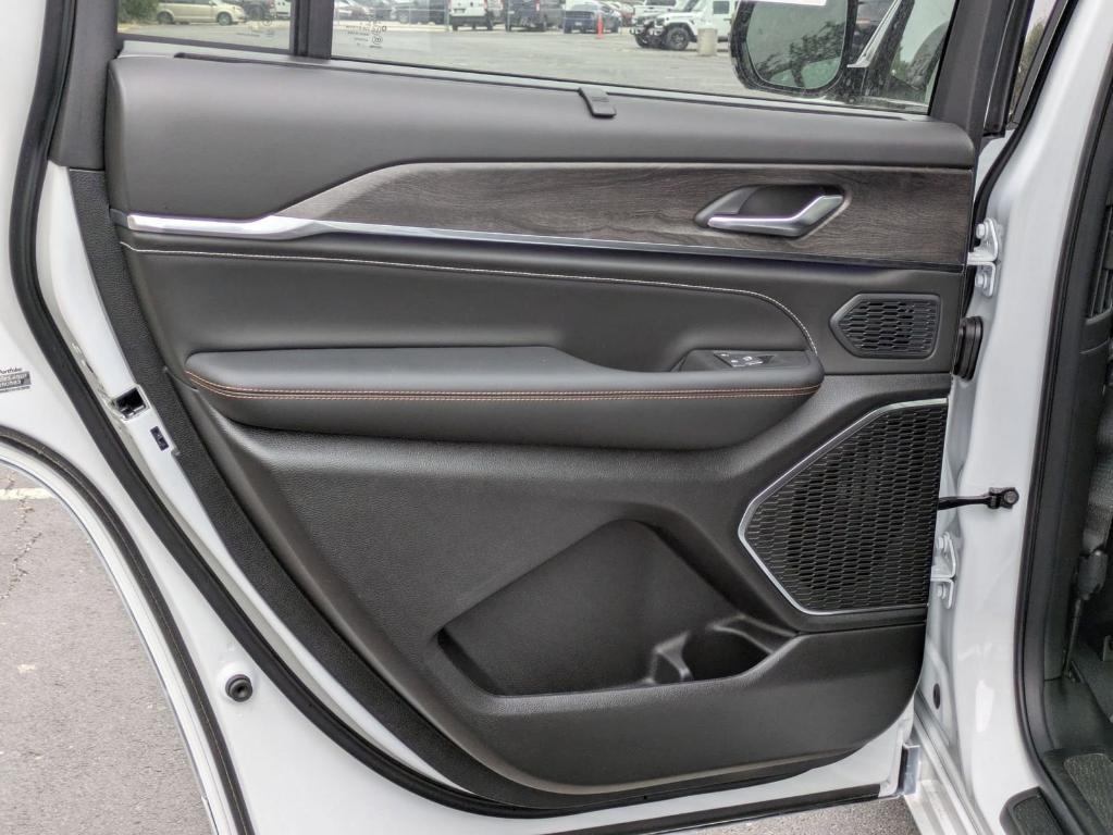 new 2025 Jeep Grand Cherokee L car, priced at $62,917