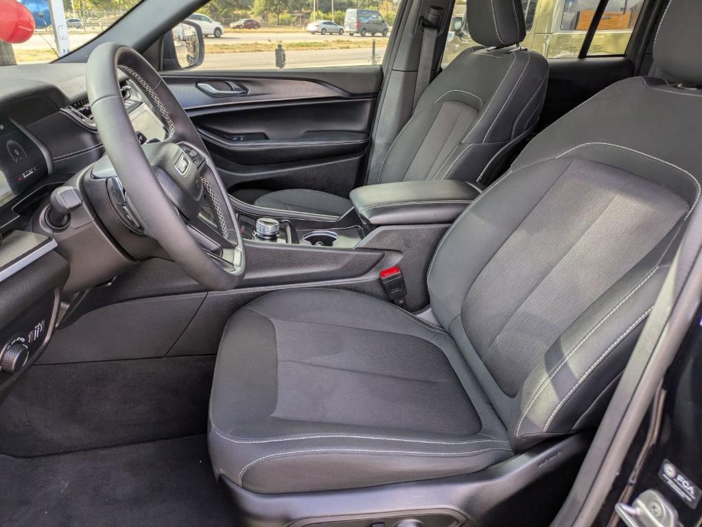 used 2025 Jeep Grand Cherokee car, priced at $35,795
