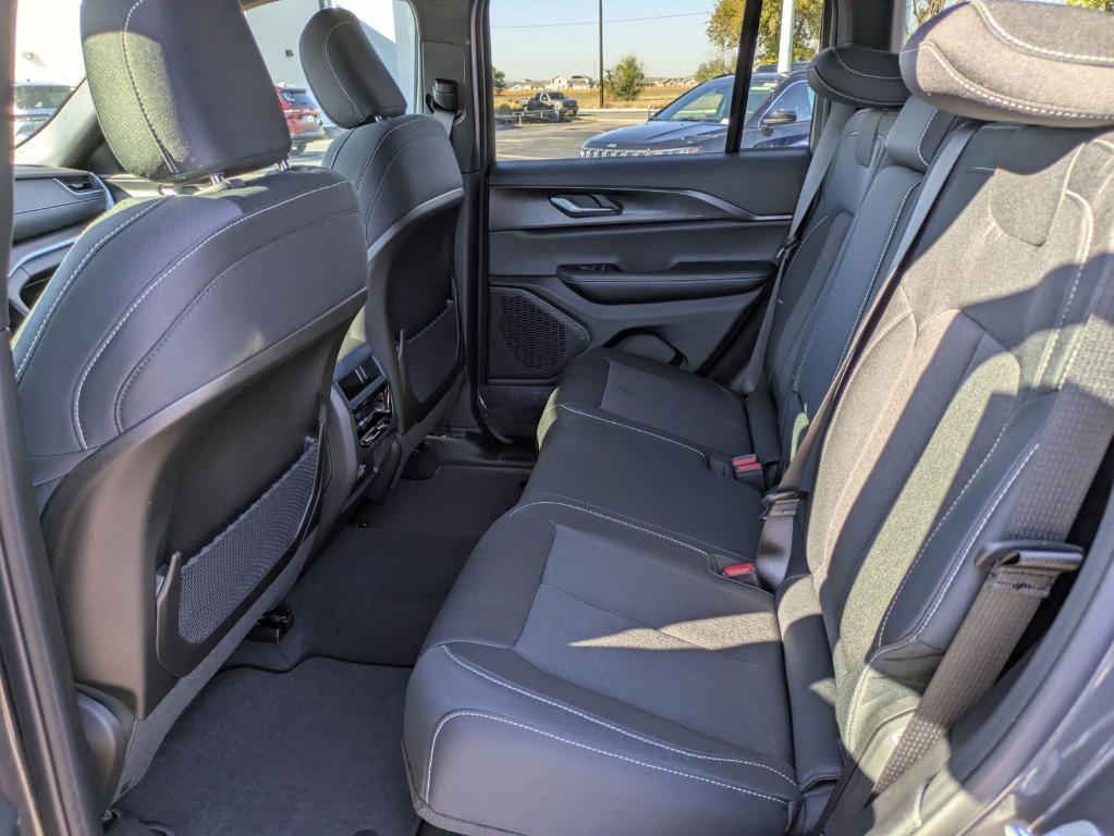 new 2025 Jeep Grand Cherokee car, priced at $33,625