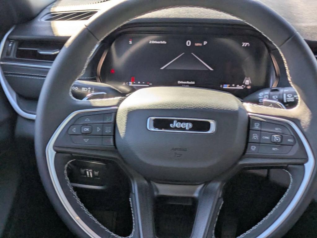 new 2025 Jeep Grand Cherokee car, priced at $33,625