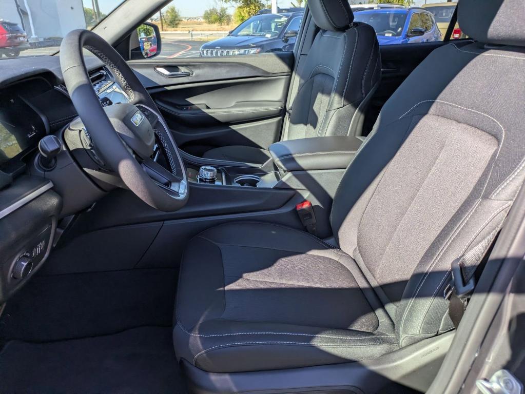 new 2025 Jeep Grand Cherokee car, priced at $33,625