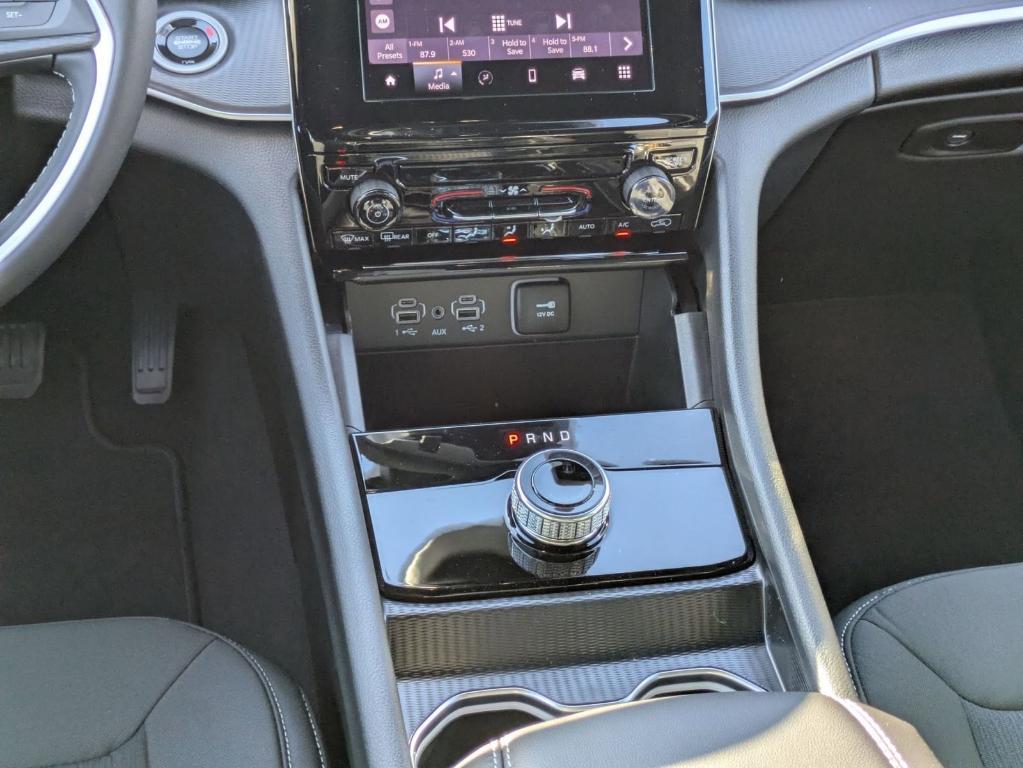 new 2025 Jeep Grand Cherokee car, priced at $33,625