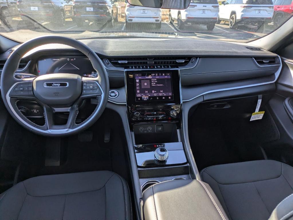 new 2025 Jeep Grand Cherokee car, priced at $33,625
