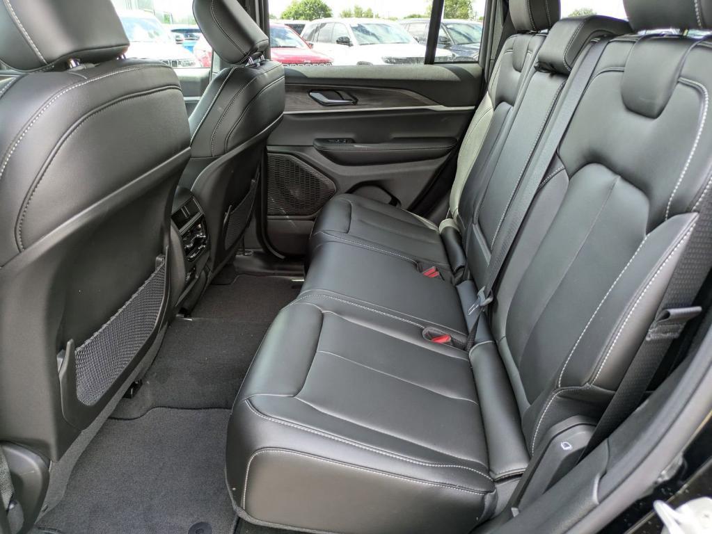 new 2025 Jeep Grand Cherokee car, priced at $37,881