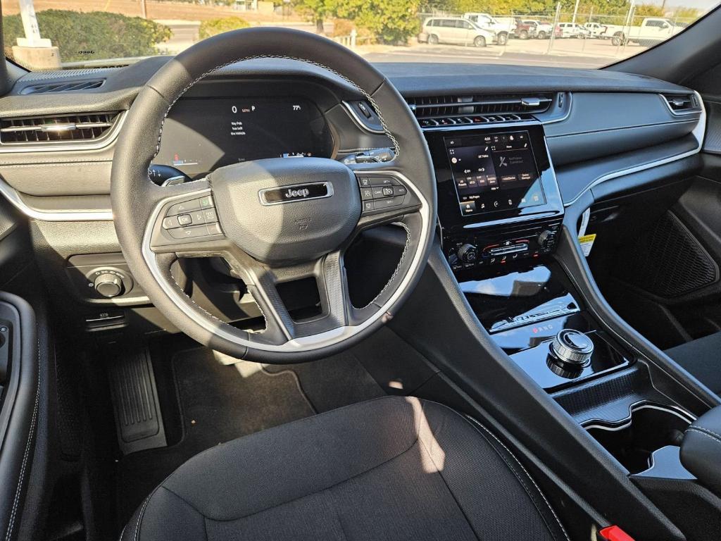 new 2025 Jeep Grand Cherokee car, priced at $35,525