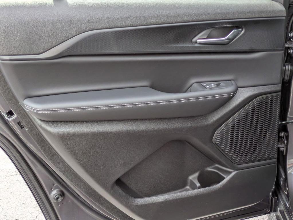 new 2025 Jeep Grand Cherokee L car, priced at $38,694
