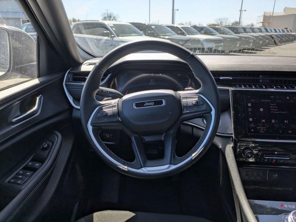 new 2025 Jeep Grand Cherokee car, priced at $32,275