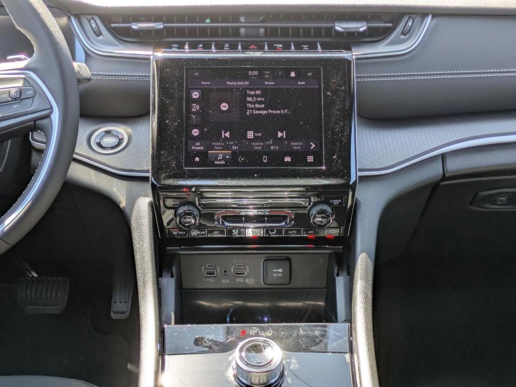 new 2025 Jeep Grand Cherokee car, priced at $32,275