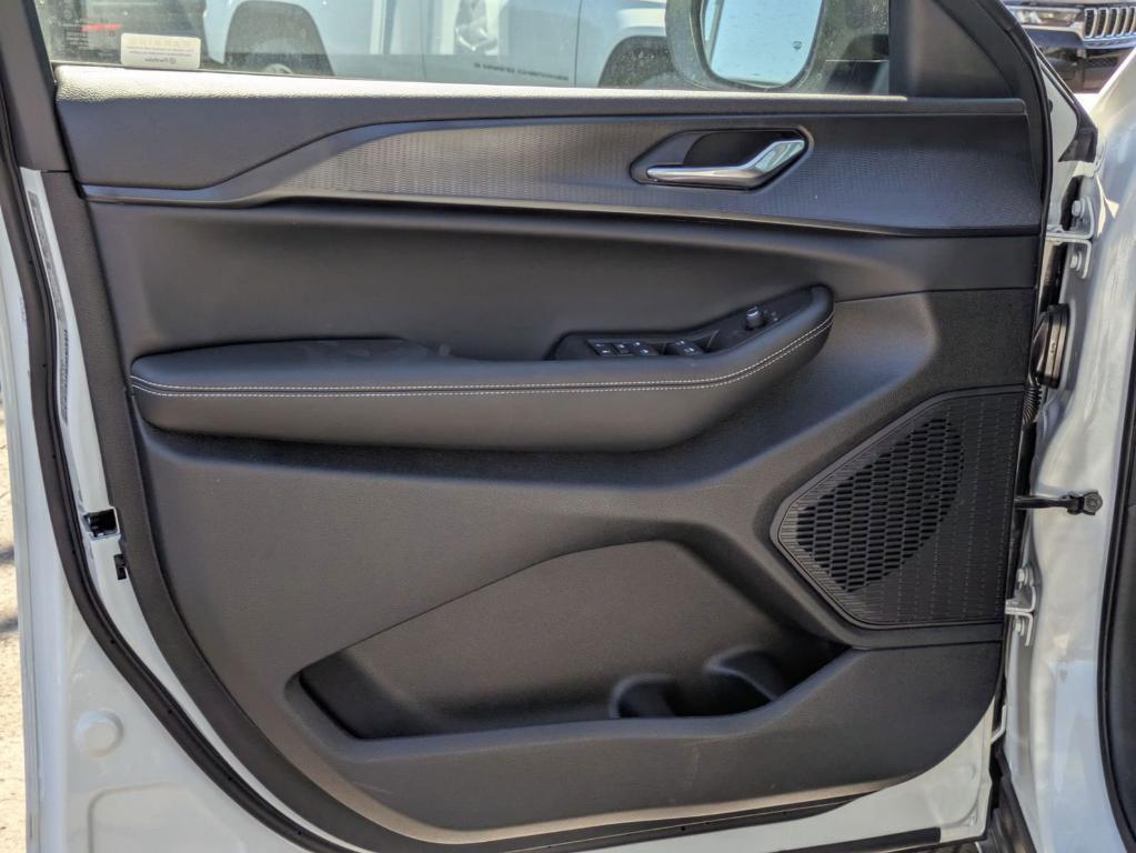 new 2025 Jeep Grand Cherokee car, priced at $32,536