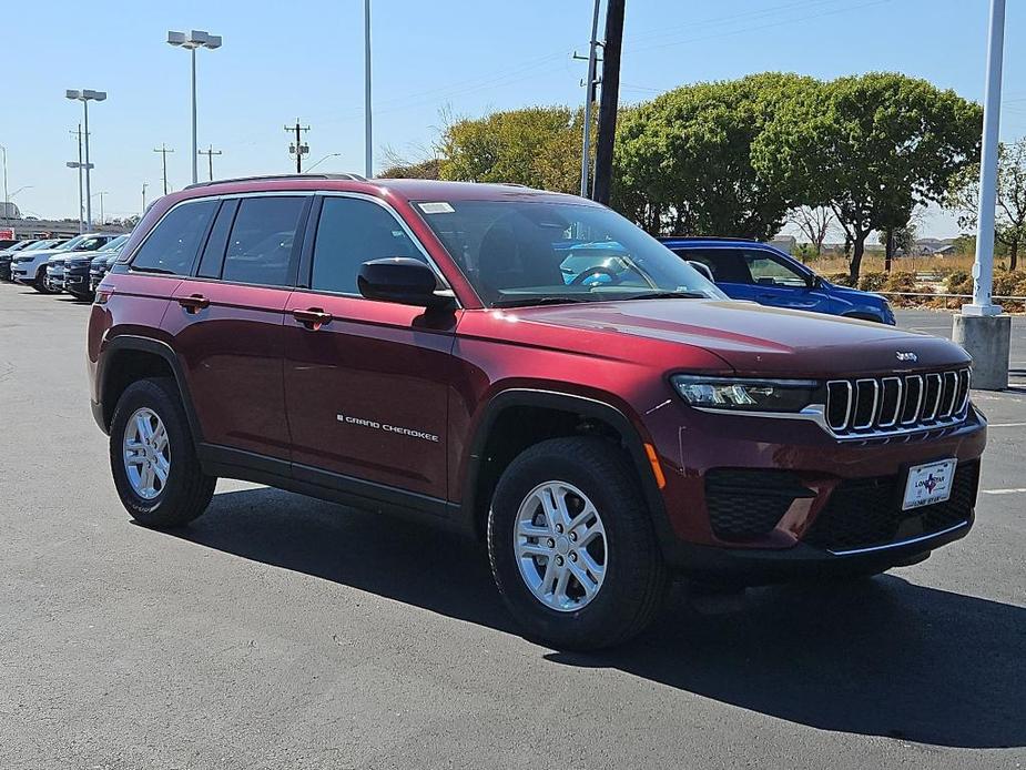 new 2025 Jeep Grand Cherokee car, priced at $40,425