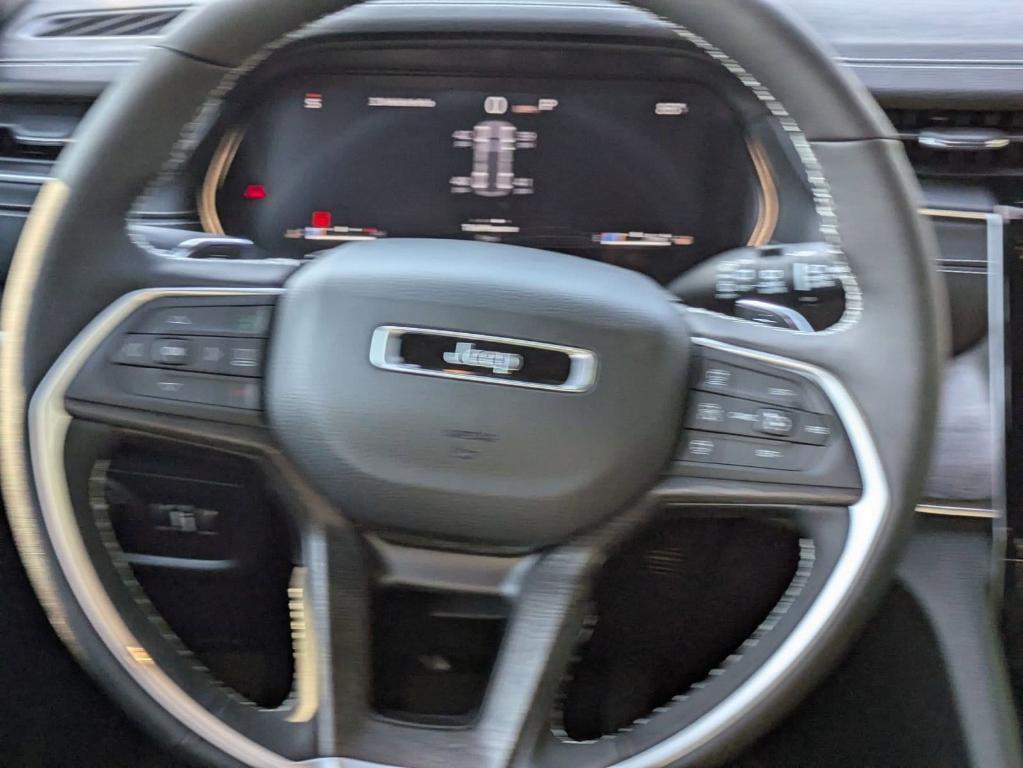 new 2025 Jeep Grand Cherokee car, priced at $37,995