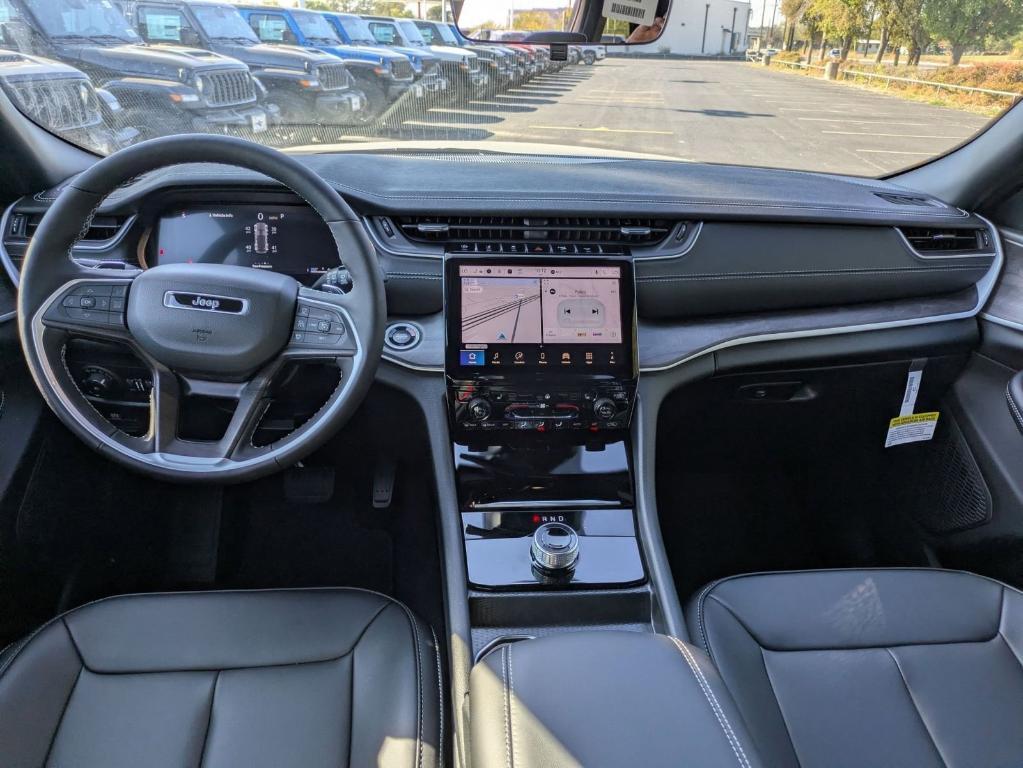 new 2025 Jeep Grand Cherokee car, priced at $37,995