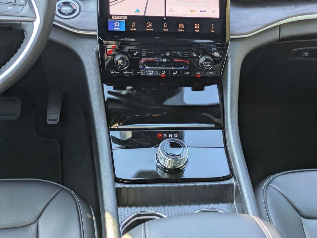 new 2025 Jeep Grand Cherokee car, priced at $37,995