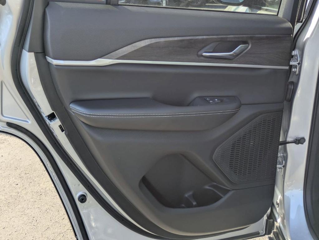 new 2025 Jeep Grand Cherokee car, priced at $37,995