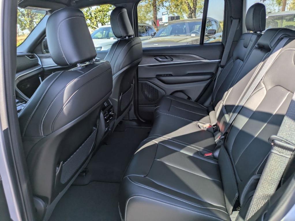 new 2025 Jeep Grand Cherokee car, priced at $37,995