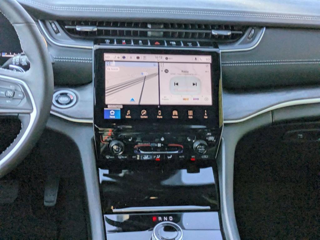 new 2025 Jeep Grand Cherokee car, priced at $37,995