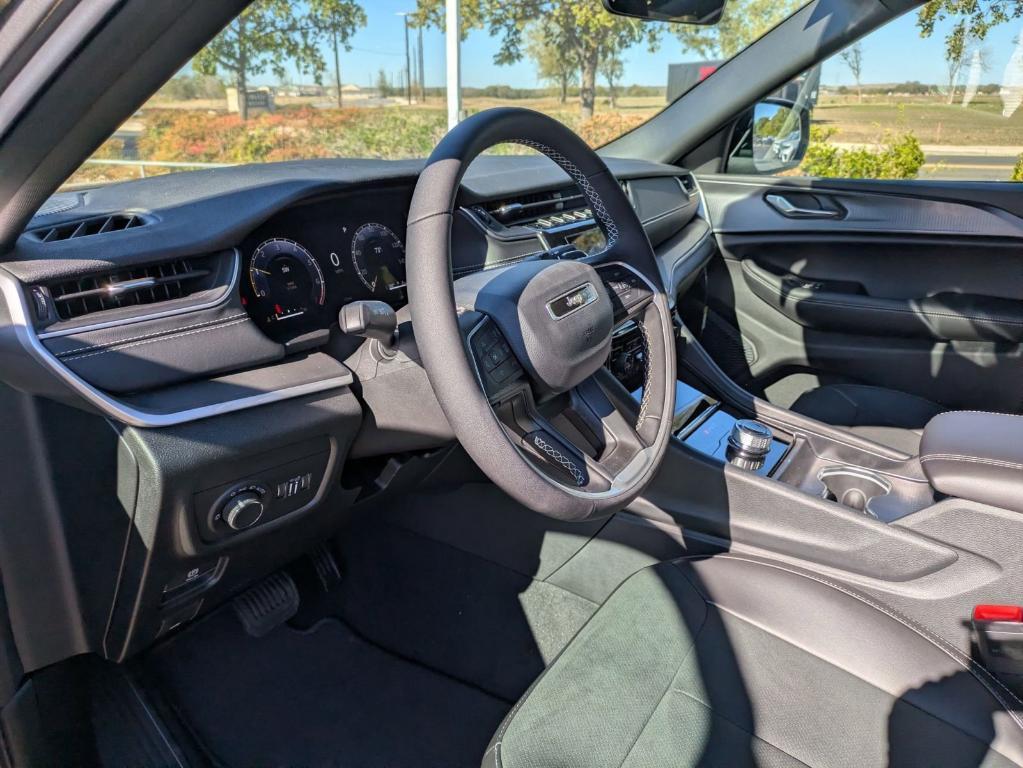 new 2025 Jeep Grand Cherokee car, priced at $38,730