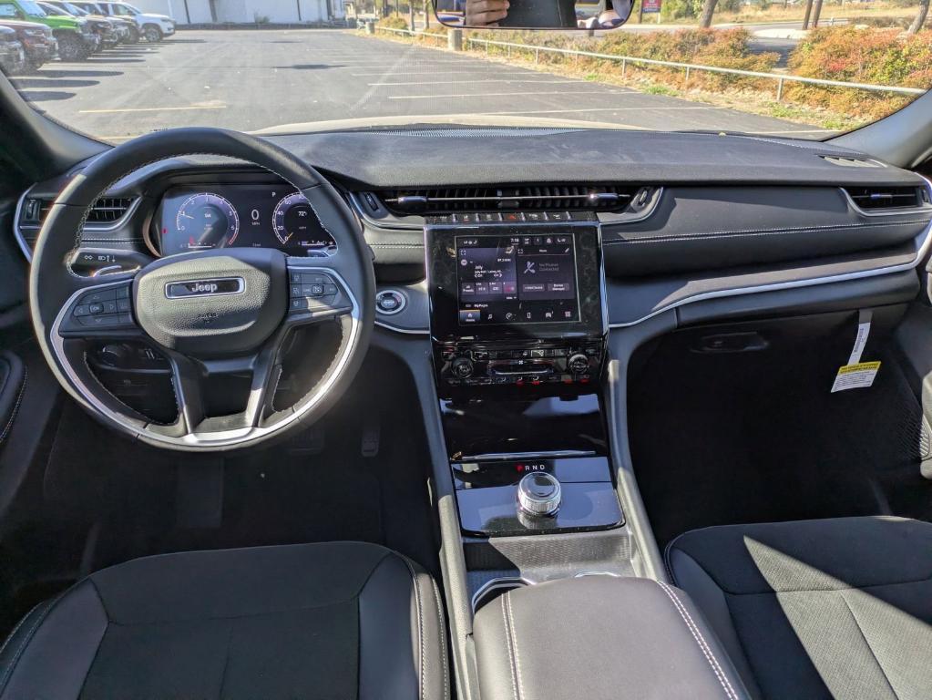 new 2025 Jeep Grand Cherokee car, priced at $38,730