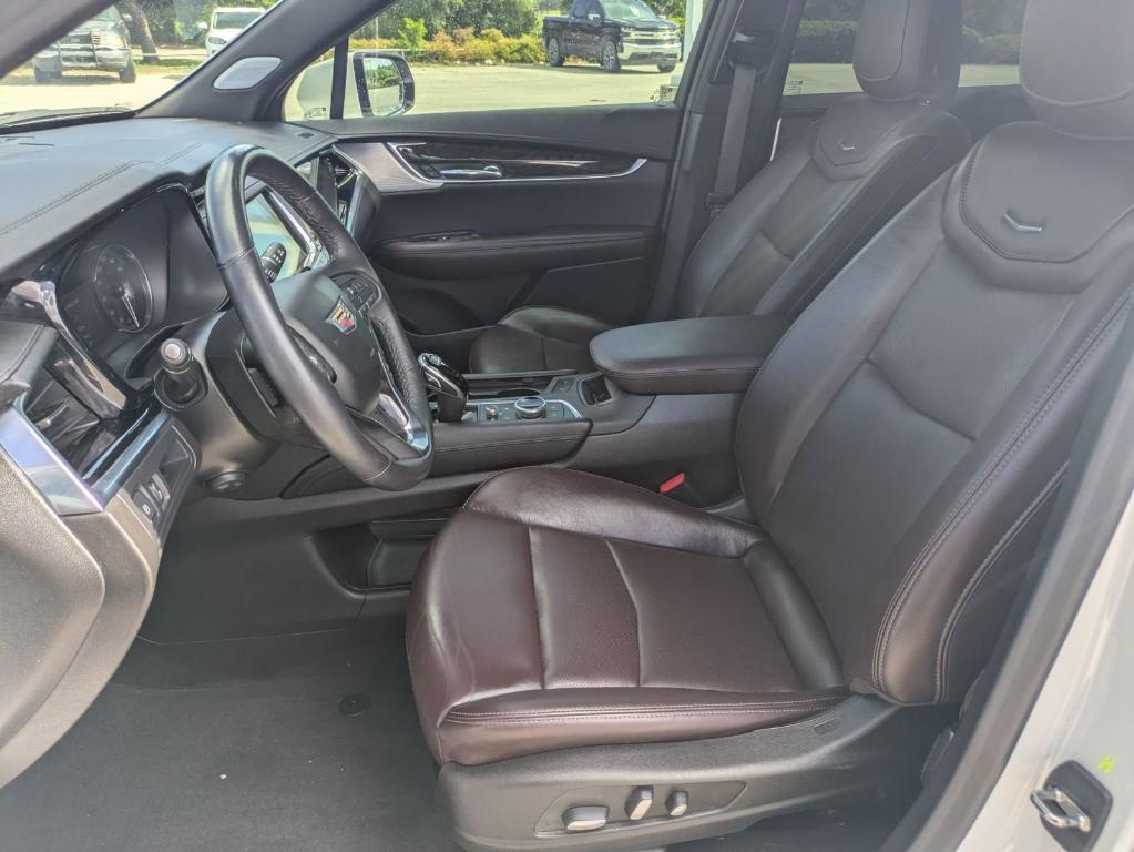 used 2022 Cadillac XT6 car, priced at $28,607