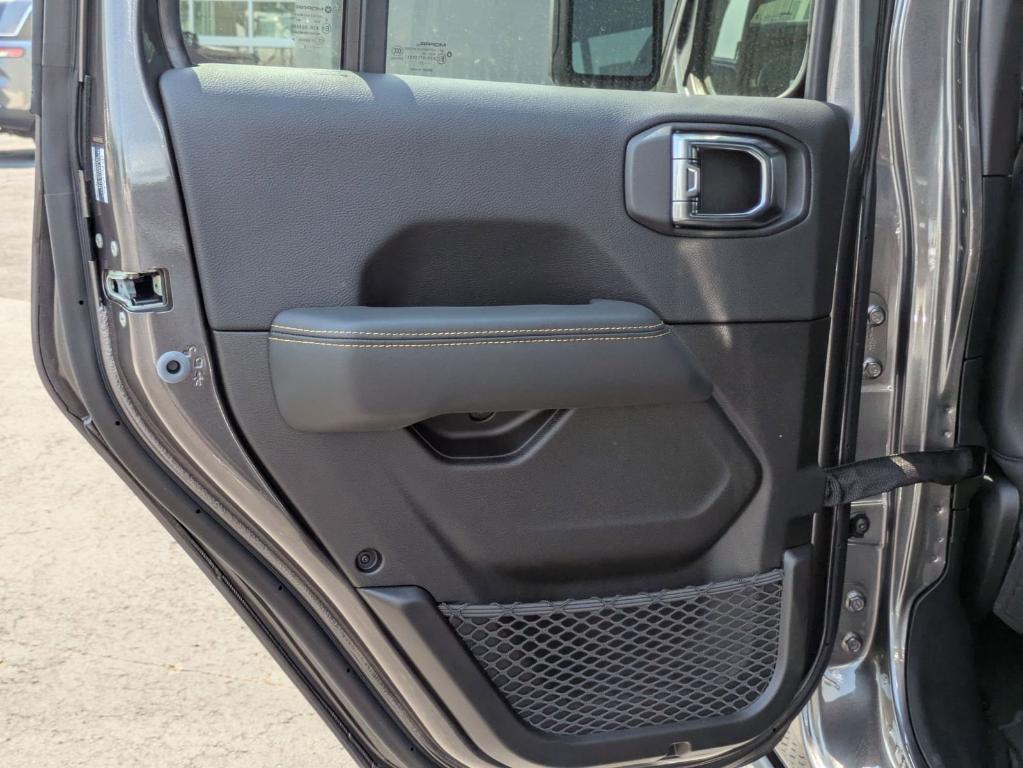 new 2025 Jeep Gladiator car, priced at $41,814