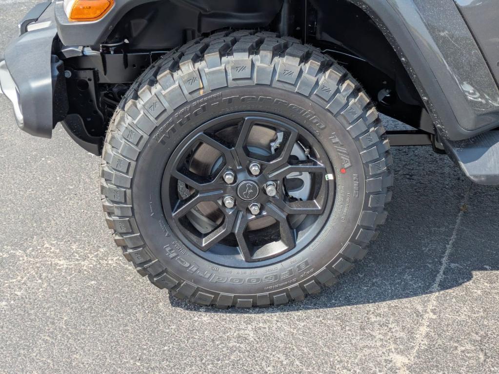 new 2025 Jeep Gladiator car, priced at $41,814