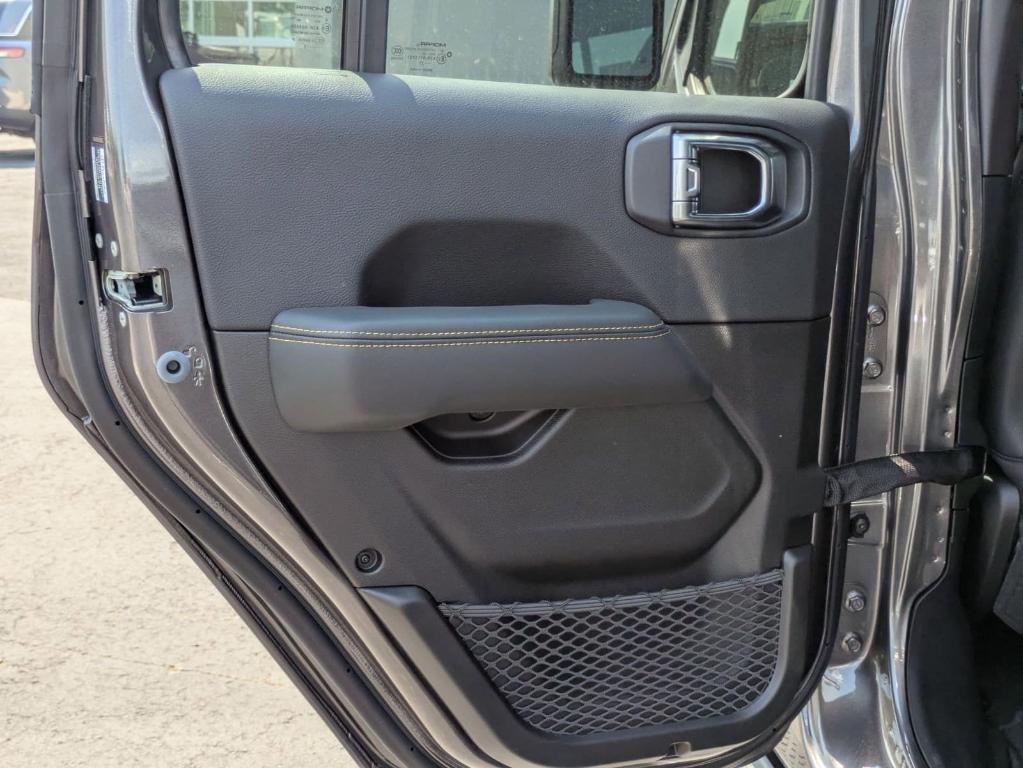 new 2025 Jeep Gladiator car, priced at $41,814