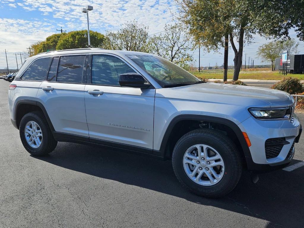 new 2025 Jeep Grand Cherokee car, priced at $35,525