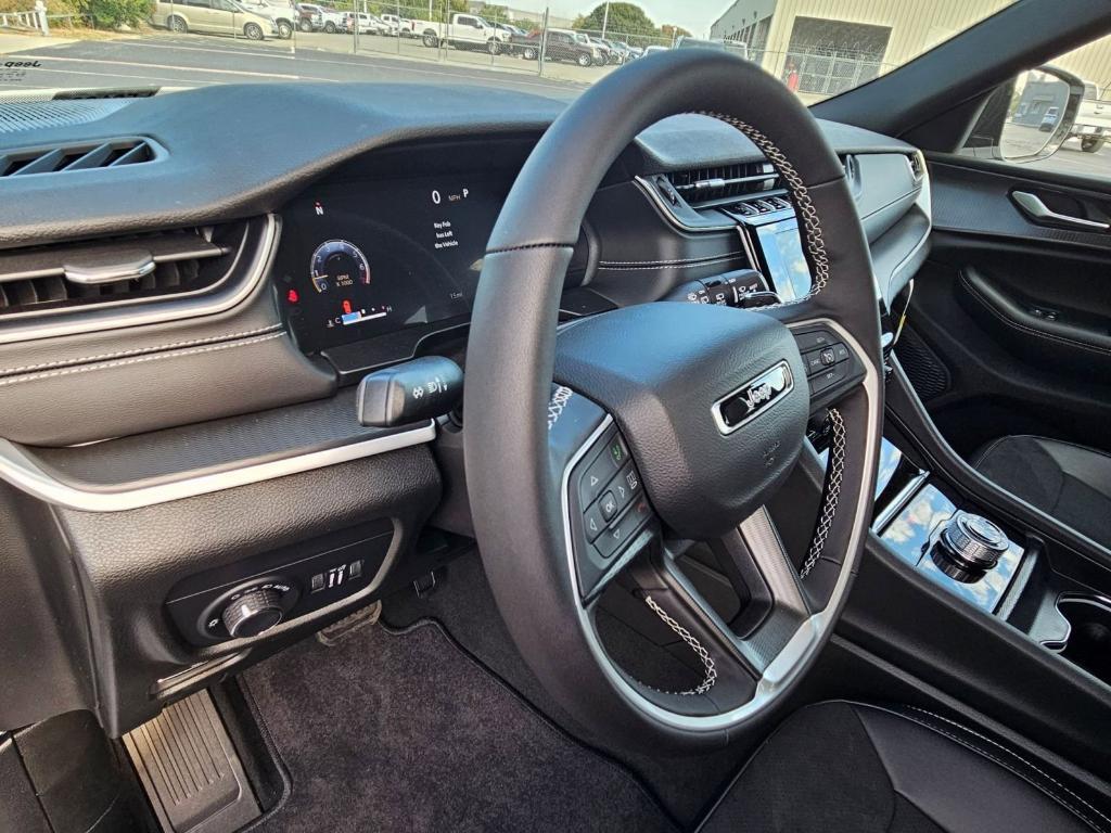 new 2025 Jeep Grand Cherokee car, priced at $35,525